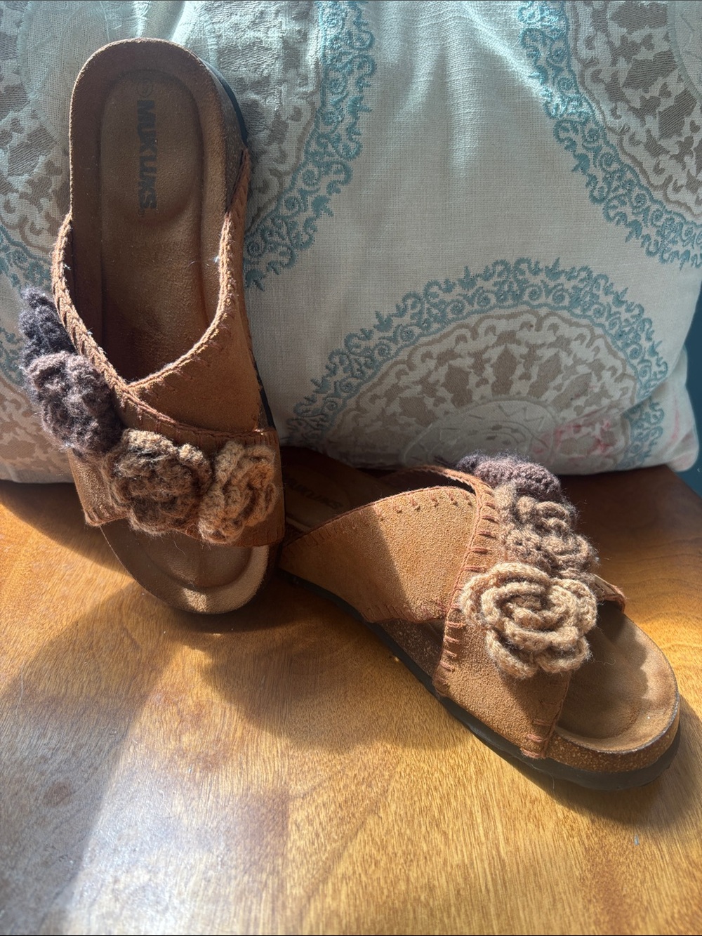 Muk Luk brown flower slides